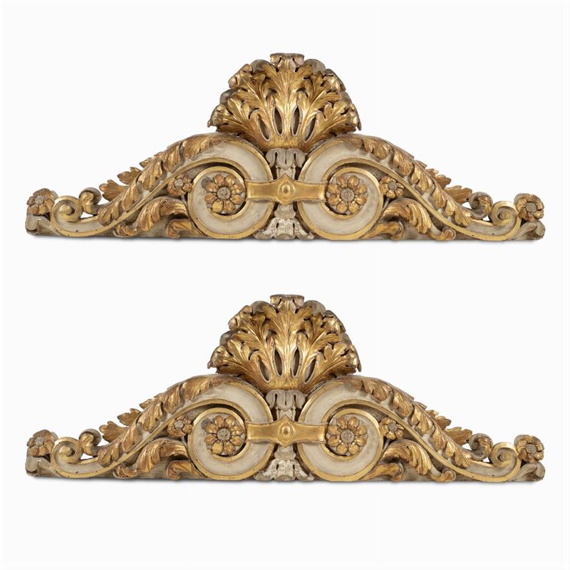 Coppia di Fregi in Legno Dorato e Laccato