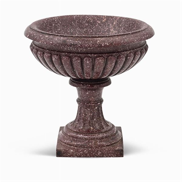 Porphyry stand