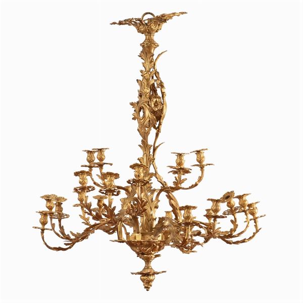 Grande lampadario a 24 luci in bronzo dorato