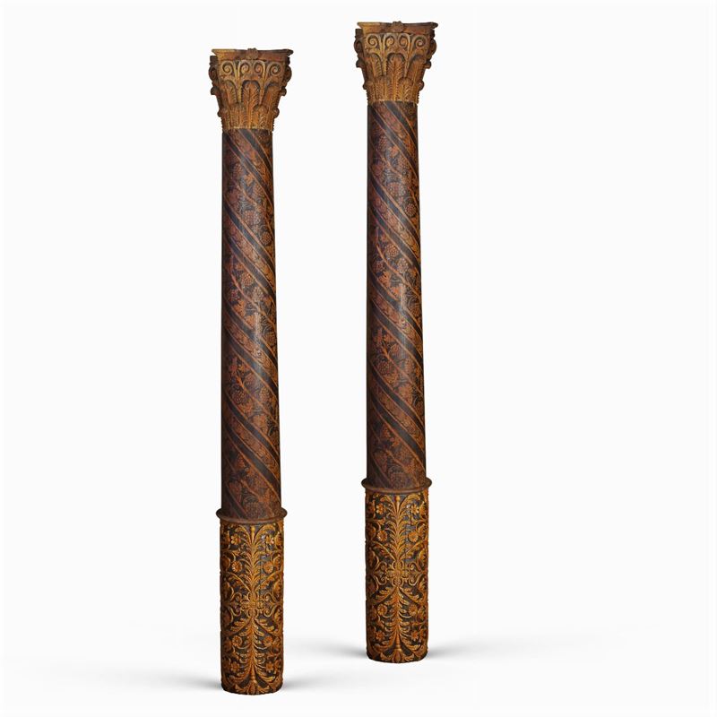 Coppia di Colonne in Legno