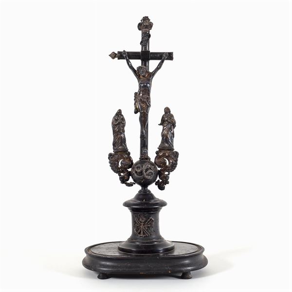 Silvered metal crucifix  (Italy, 18th-19th century)  - Auction OLD MASTER PAINTINGS AND FURNITURE FROM VILLA SAMINIATI AND PRIVATE COLLECTIONS - Colasanti Casa d'Aste