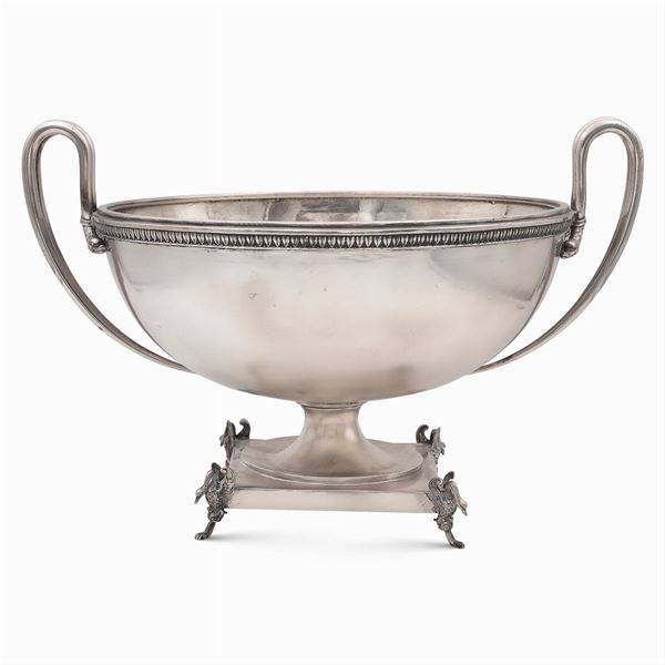 Two handled silver centerpiece  (Italy, 20th century)  - Auction FINE SILVER AND THE ART OF THE TABLE - Colasanti Casa d'Aste