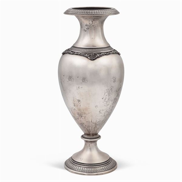 Silver vase  (Italy, 20th century)  - Auction FINE SILVER AND THE ART OF THE TABLE - Colasanti Casa d'Aste