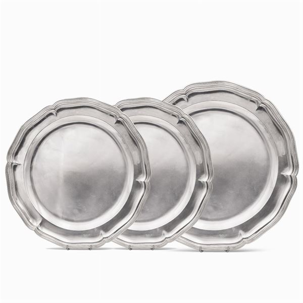 Three silver serving plates  (Italy, 20th century)  - Auction FINE SILVER AND THE ART OF THE TABLE - Colasanti Casa d'Aste
