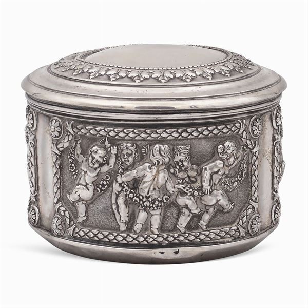 Scatola circolare in argento  (Germania, inizio XX Sec.)  - Asta ARGENTI E L'ARTE DELLA TAVOLA - Colasanti Casa d'Aste