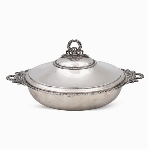 Silver vegetable dish