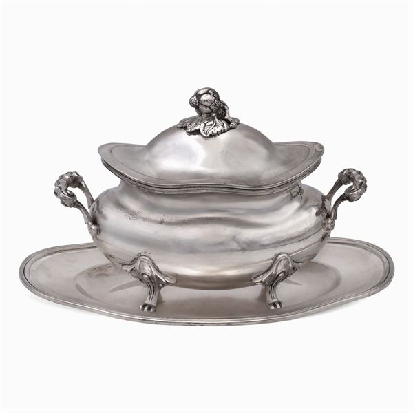 Small silver soup tureen with presentoire