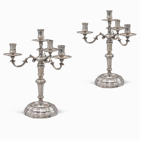 Coppia di candelabri a quattro fiamme in argento