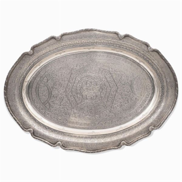 Vassoio ovale in argento  (Egitto, XX Sec.)  - Asta ARGENTI E L'ARTE DELLA TAVOLA - Colasanti Casa d'Aste