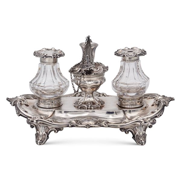 Silver inkwell with two glass ampoules  (Sheffield, Queen Victoria 1853)  - Auction FINE SILVER AND THE ART OF THE TABLE - Colasanti Casa d'Aste