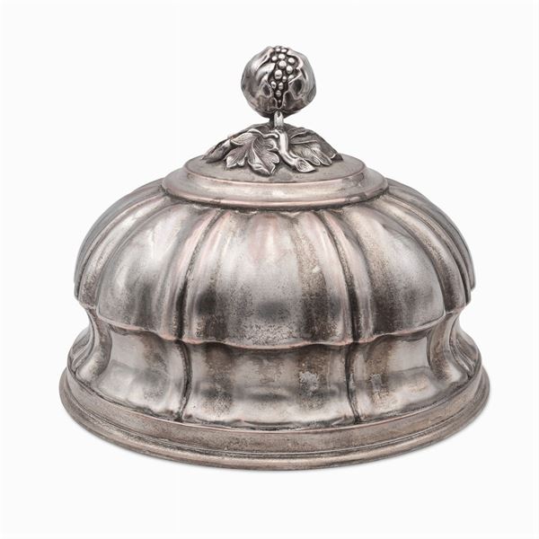 Silver plated metal cloche  (Italy, 20th century)  - Auction FINE SILVER AND THE ART OF THE TABLE - Colasanti Casa d'Aste