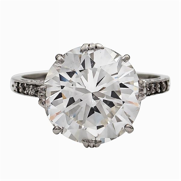 Anello solitario con un diamante ct 5,02