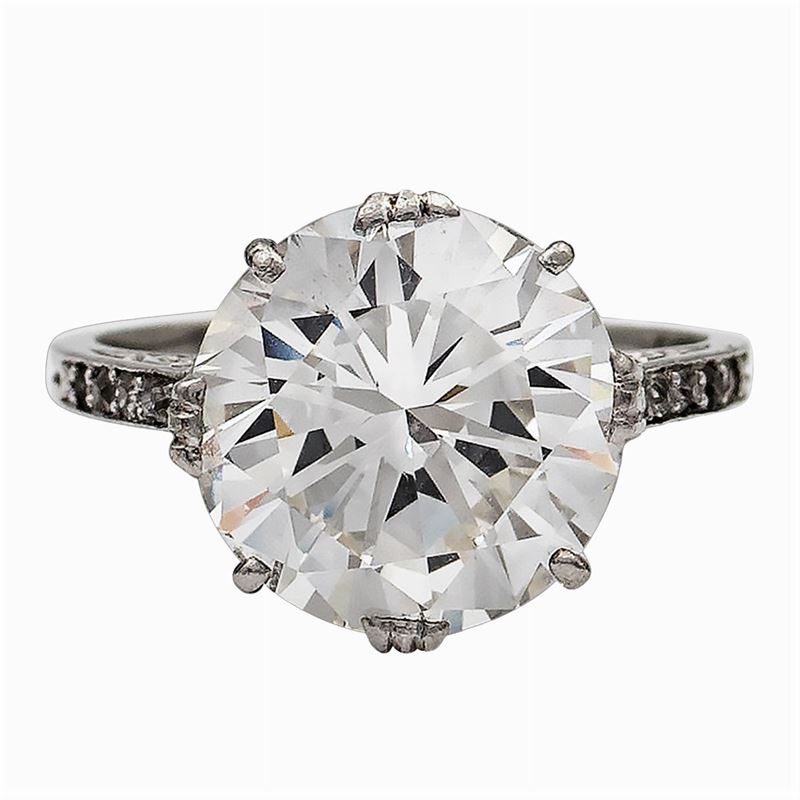 Anello Solitario con un Diamante Ct 5,02