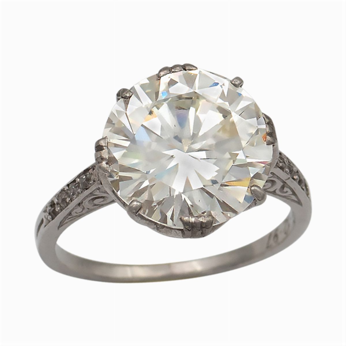 Anello Solitario con un Diamante Ct 5,02