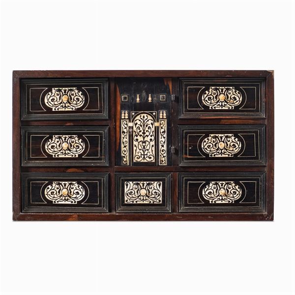 Rosewood travel cabinet  (Italy, 18th-19th century)  - Auction OLD MASTER PAINTINGS AND FURNITURE FROM VILLA SAMINIATI AND PRIVATE COLLECTIONS - Colasanti Casa d'Aste