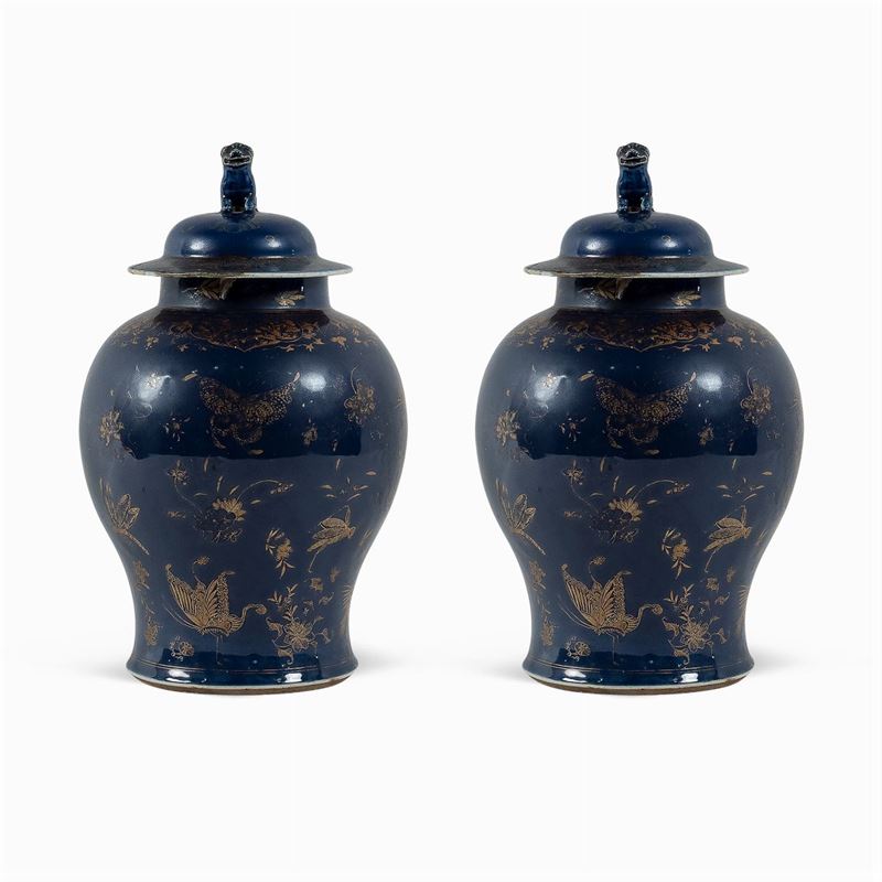Coppia di Potiche in Porcellana Blu e Oro
