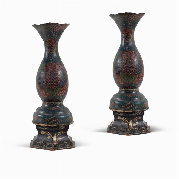 Pair of bronze and polychrome enamel vases  (China, 18th-19th century)  - Auction OLD MASTER PAINTINGS AND FURNITURE FROM VILLA SAMINIATI AND PRIVATE COLLECTIONS - Colasanti Casa d'Aste