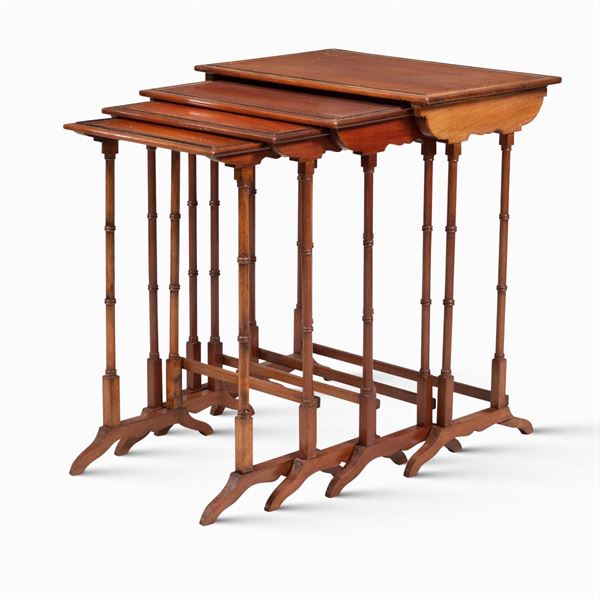 Quattro tavolini a nido in mogano (4)  (Inghilterra, XIX Sec.)  - Asta DIPINTI E ARREDI DA VILLA SAMINIATI  - Colasanti Casa d'Aste