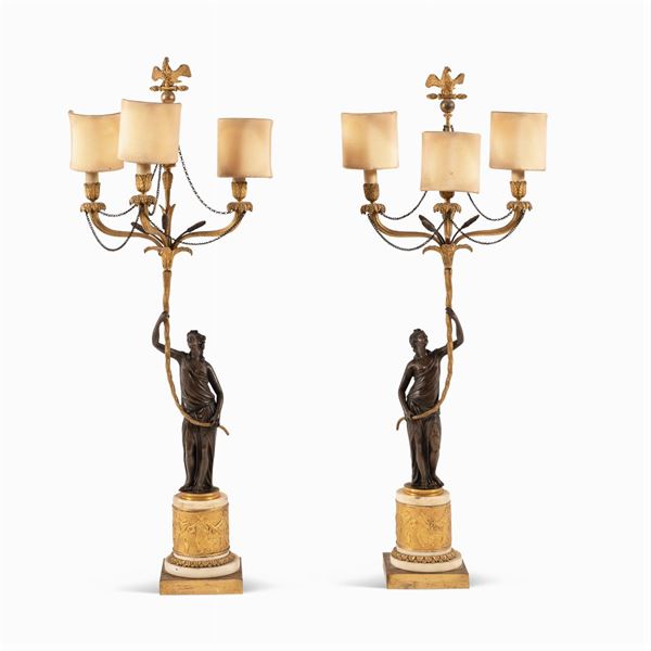 Coppia di candelabri elettrificati in bronzo brunito e dorato