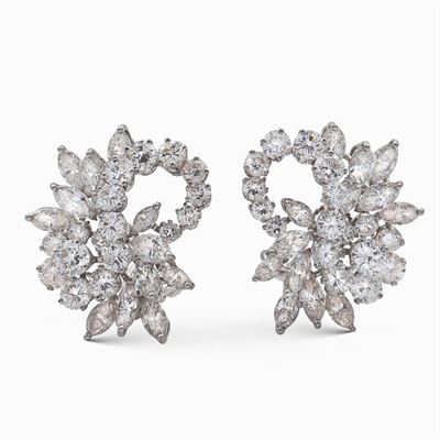 Orecchini a Motivo Floreale in Oro Bianco 18kt e Diamanti