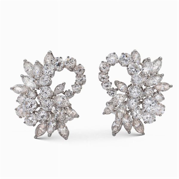 18kt white gold and diamond floral pattern earrings