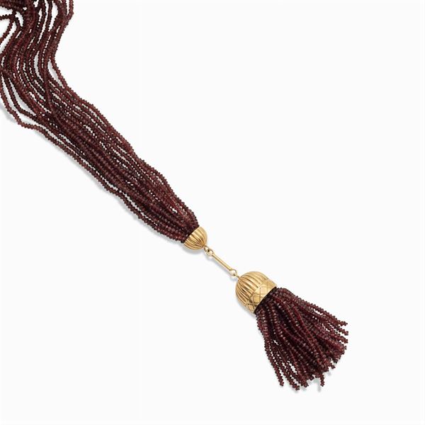 12 strands of briolet garnets necklace