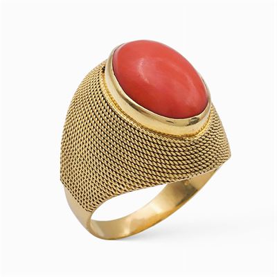Anello in Oro Giallo 18kt e Corallo Rosso