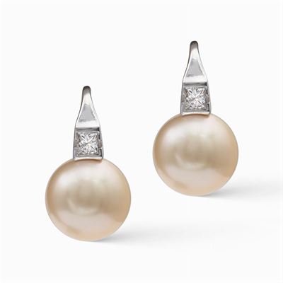 Orecchini a Monachina in Oro Bianco 18kt e Due Perle Gold South Sea