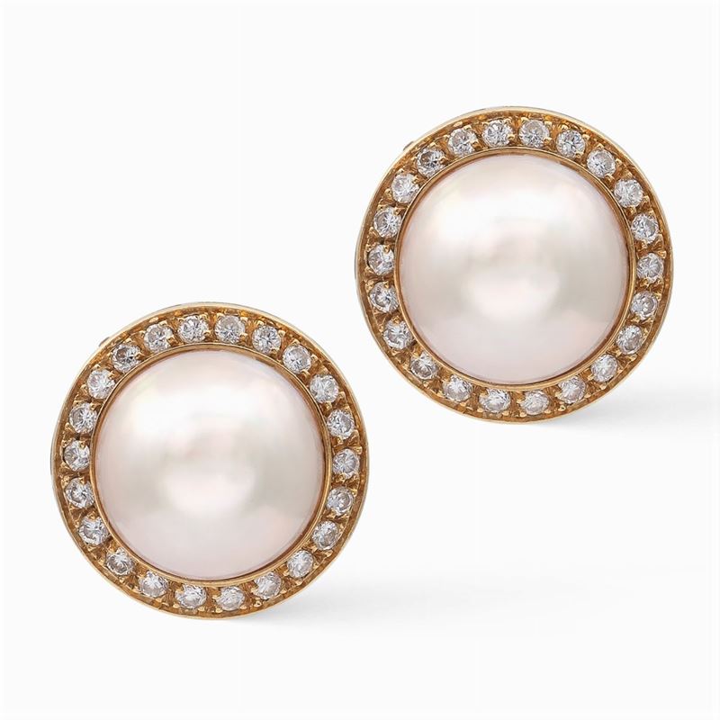 Orecchini in Oro Giallo 18kt Perle Mabé e Diamanti