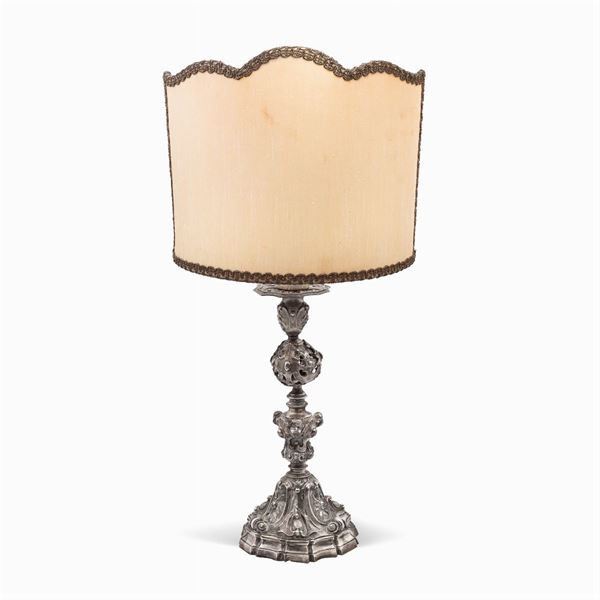 Lampada da tavolo in argento