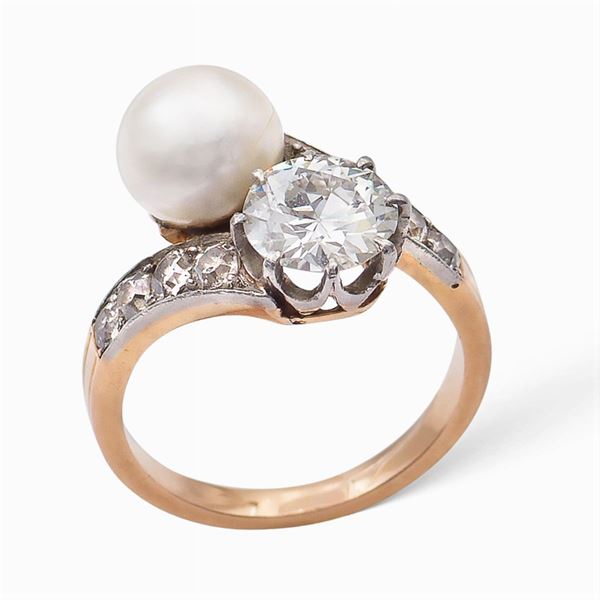 Anello contrariè in oro rosa 18kt e platino con una perla naturale e un diamante