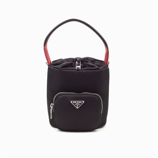 Prada, borsa secchiello collezione Bucket Bag