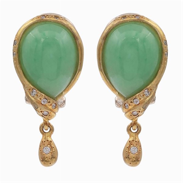 18kt yellow gold and oval jades earrings