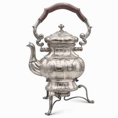 Tea Kettle in Argento