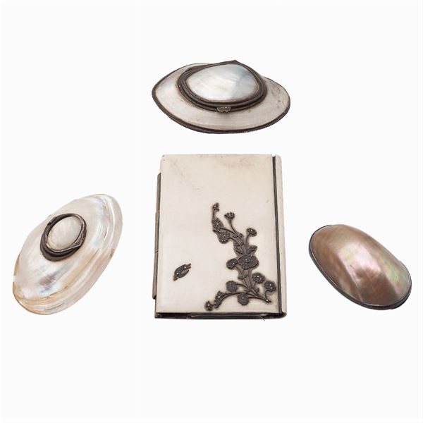 Group of mother of pearl boxes (4)  (different manufactures, 19th-20th century)  - Auction FINE SILVER AND THE ART OF THE TABLE - Colasanti Casa d'Aste