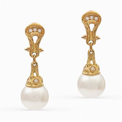 Orecchini Scultura in Oro Giallo 18kt con Perle Giapponesi