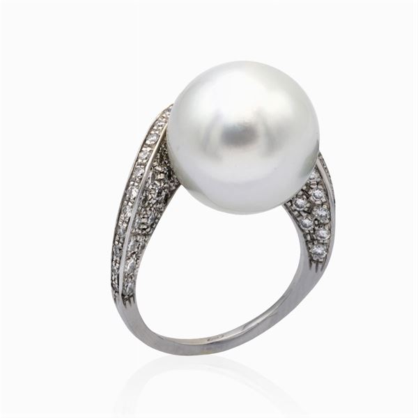 Anello in oro bianco 18kt con perla coltivata