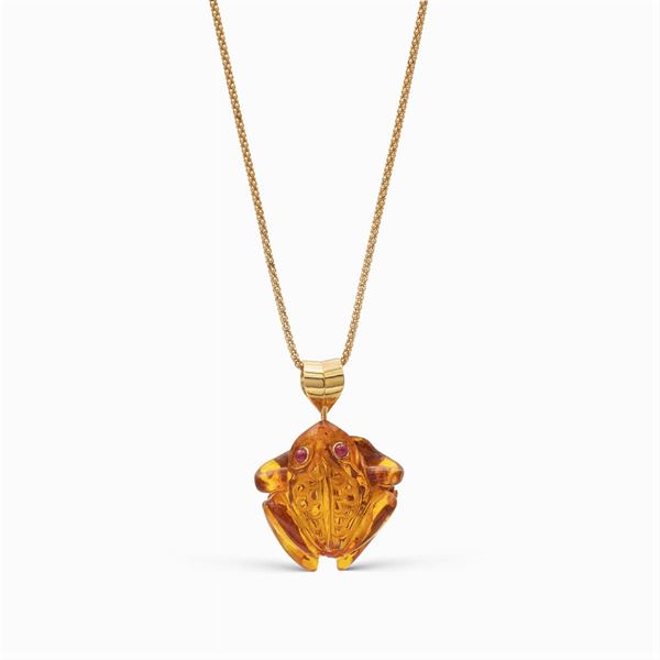 Amber frog shaped pendant