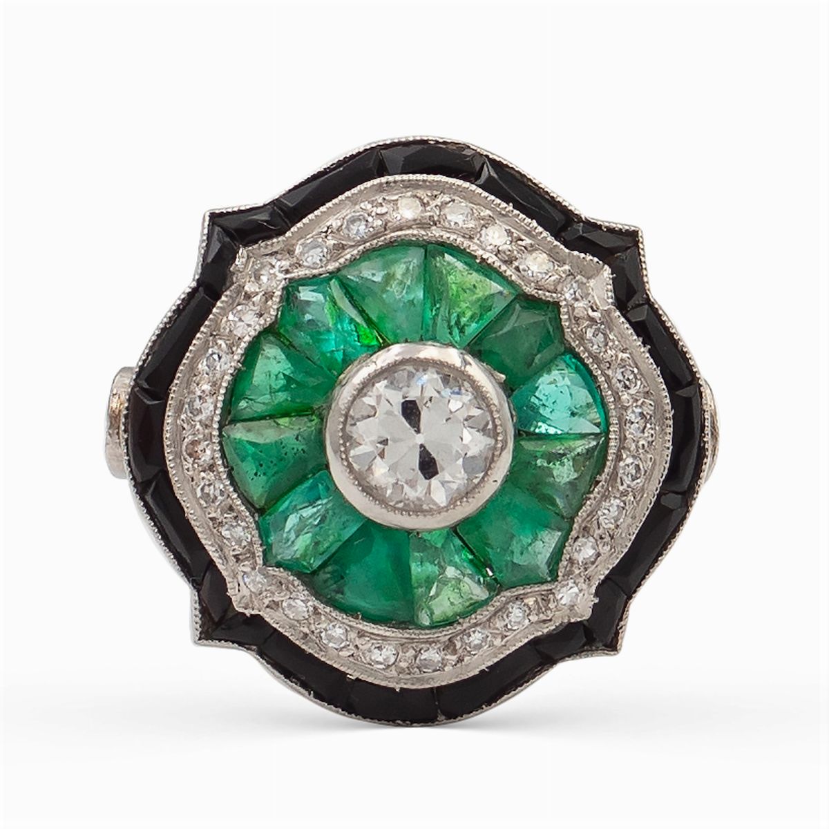 Anello Decò in Platino con un Diamante Taglio Brillante Antico