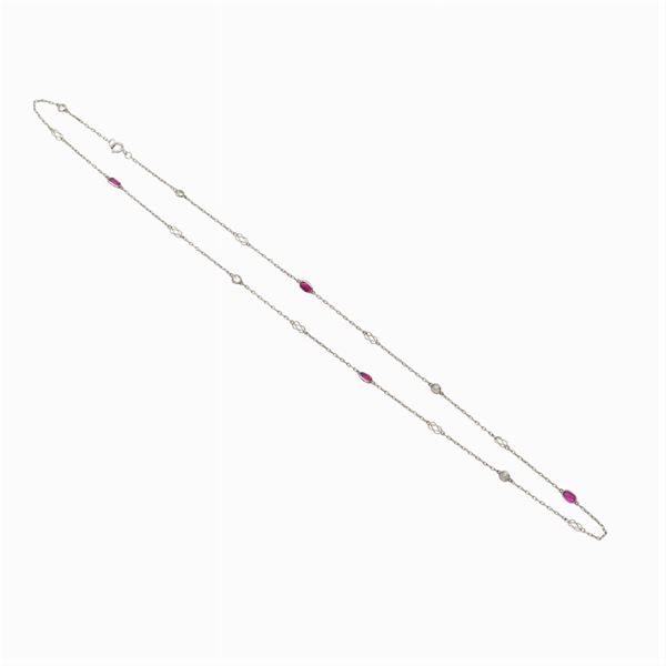 Collana in platino con rubini e diamanti