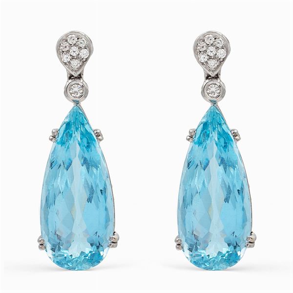 18kt white gold earrings with two pendant aquamarines 42 ct