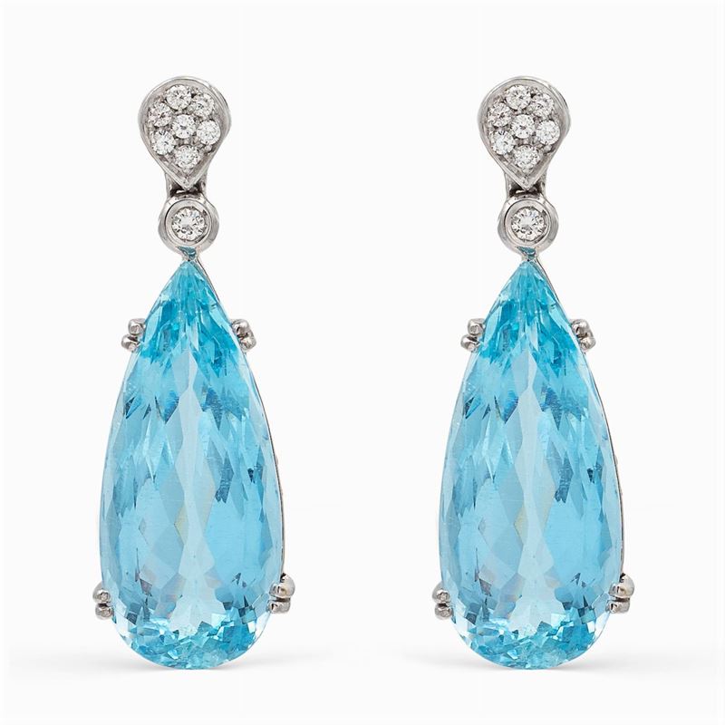 Orecchini in Oro Bianco 18kt e Due Acquamarine Naturali Ct 42
