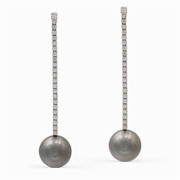 18kt white gold and diamond riviere earrings