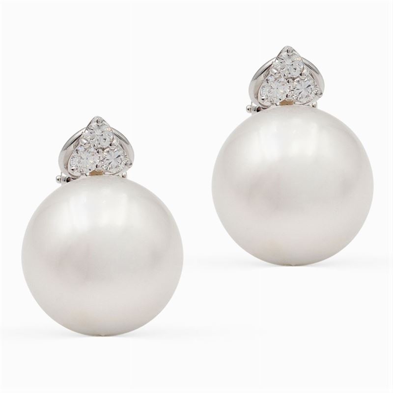 Orecchini in Oro Bianco 18kt con Due Perle South Sea