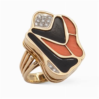 Anello Scultura in Oro Giallo 18kt con Corallo e Onice Nero