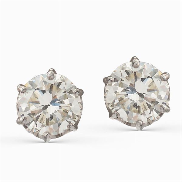 Orecchini in oro bianco 18kt e due diamanti ct 2,50