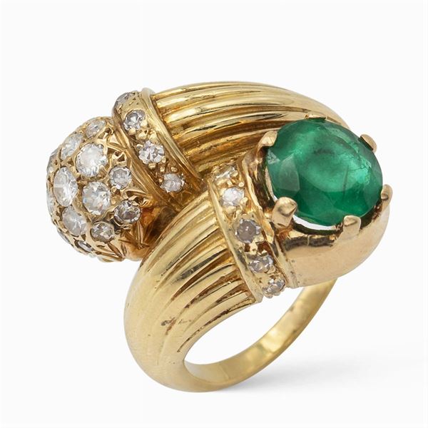 18kt yellow gold, emerald and diamond contrariè ring