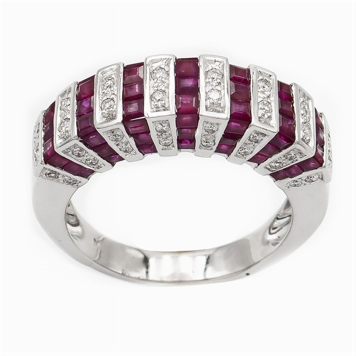 Anello Rivière in Platino Diamanti e Rubini