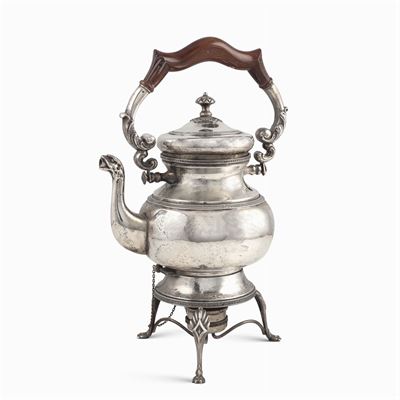 Tea Kettle in Argento
