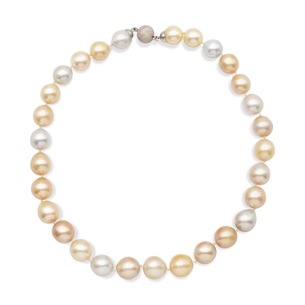 One strand of three color South Sea pearl necklace  - Auction FINE JEWELS AND WATCHES - Colasanti Casa d'Aste